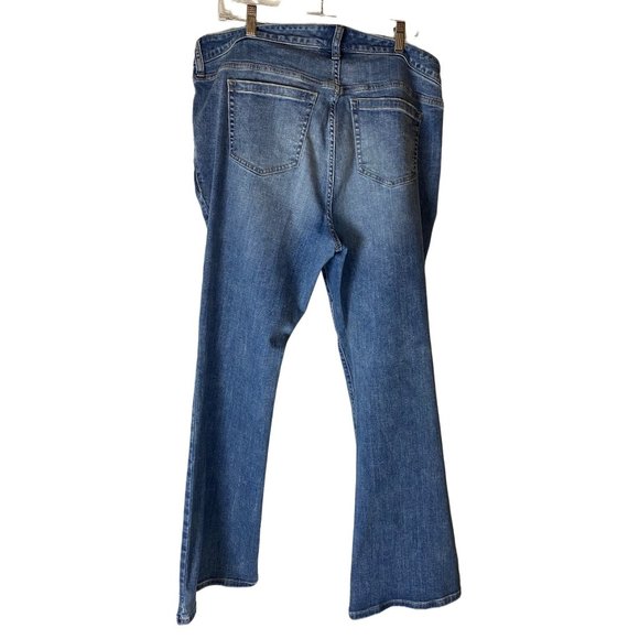 Torrid Women's Mid Rise Slim Fit Boot Jeans Size 18R Light Wash - Picture 2 of 8